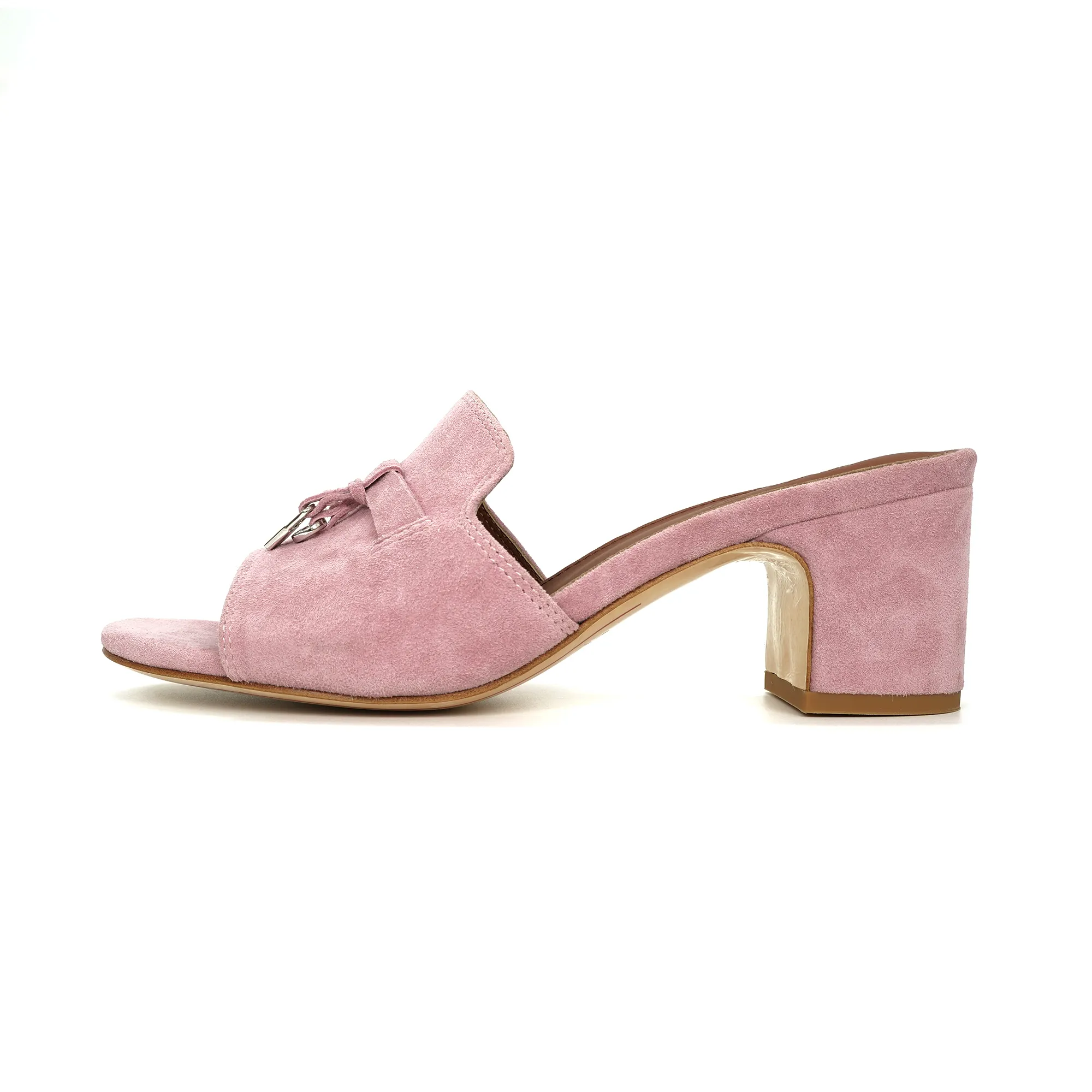 👟👟Ex-factory price 440👟👟 Genuine leather sole +30 suede sheepskin slippers with a strap decorated with Loro Piana My Charms charms and decorated with tone-on-tone stitching. Sophisticated and feminine, it pairs well with both city and resort looks. For those looking for an elegant upgrade, the summer glamor slipper is known for its slim open-back silhouette. size: 35-44 (custom-made sizes 43 and 44 are non-returnable) Upper: imported suede sheep leather (sheep), cowhide ostrich pattern, cowhide snake pattern Lining: imported high-grade mixed sheep silk Heel height: 5.5CM